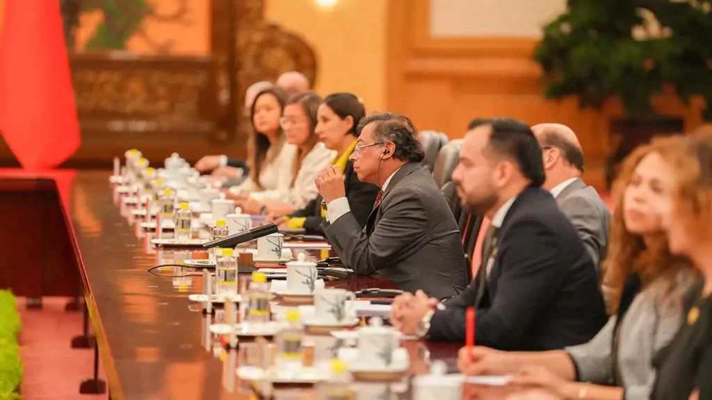 Colombia se suma a la Ruta de la Seda en alianza con China y Celac