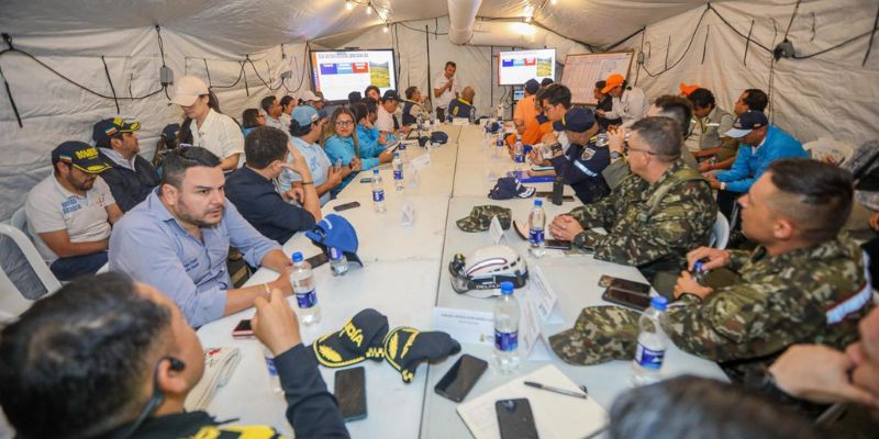 Gobernador Rey, avanza en reconstrucción de viviendas en Paratebueno y Medina