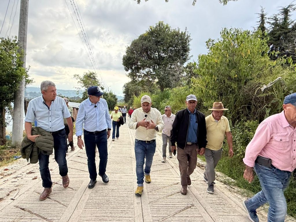 Entrega de placas Huellas en Fusagasugpa