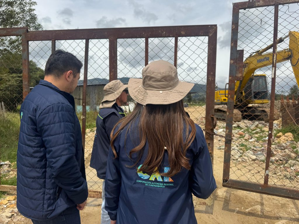 car suspende escombrera